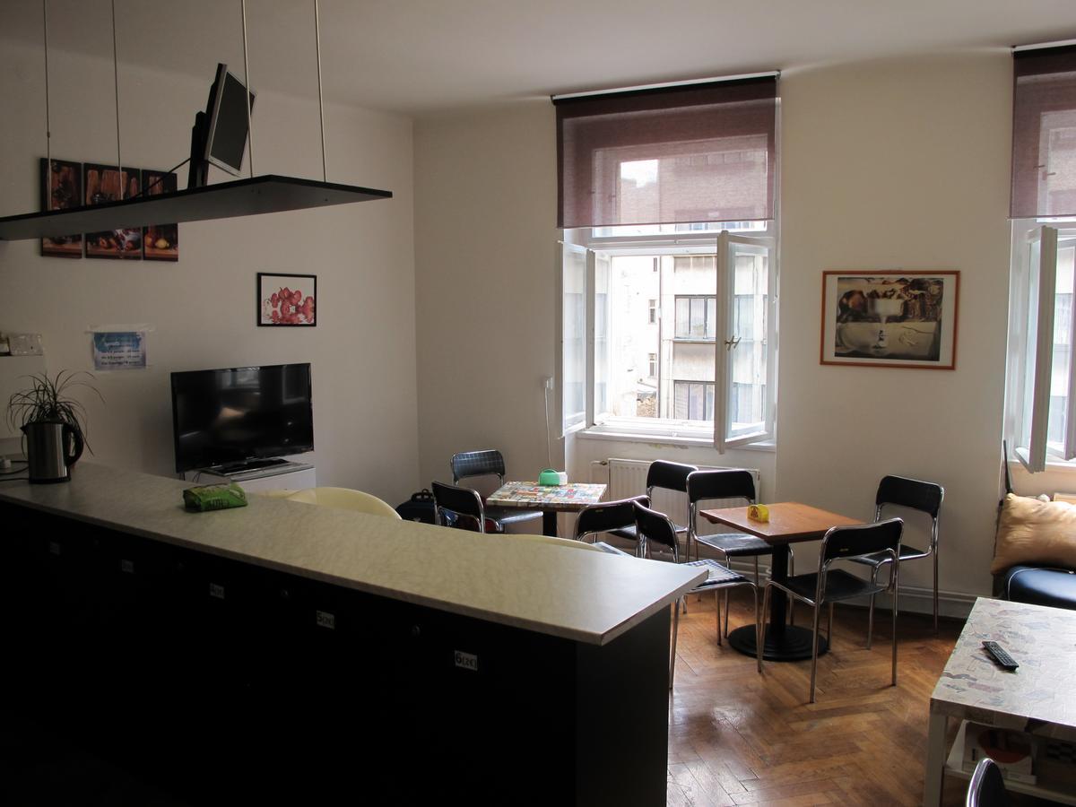 All Seasons Hostel Prag Exterior foto