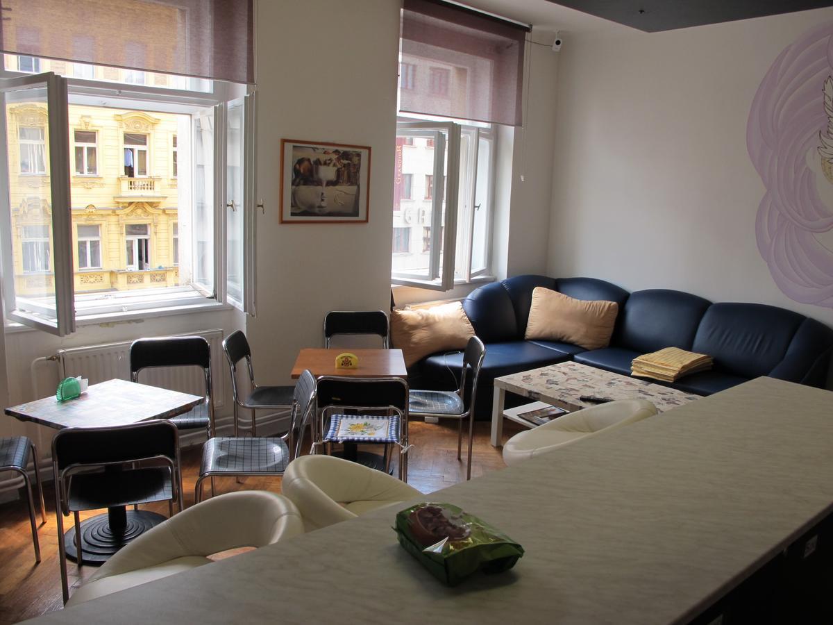 All Seasons Hostel Prag Exterior foto